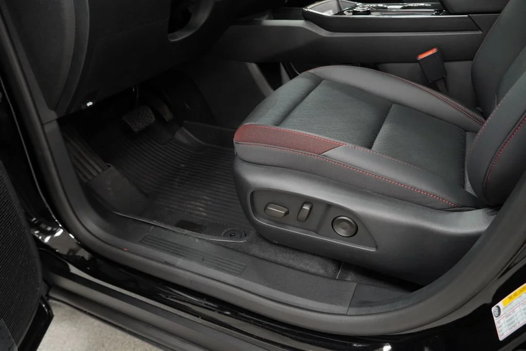 New 2027 Mosaic Black Metallic Chevrolet RS image 24