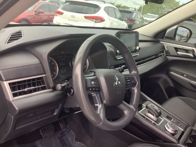 Used 2022 Silver Mitsubishi ES image 16