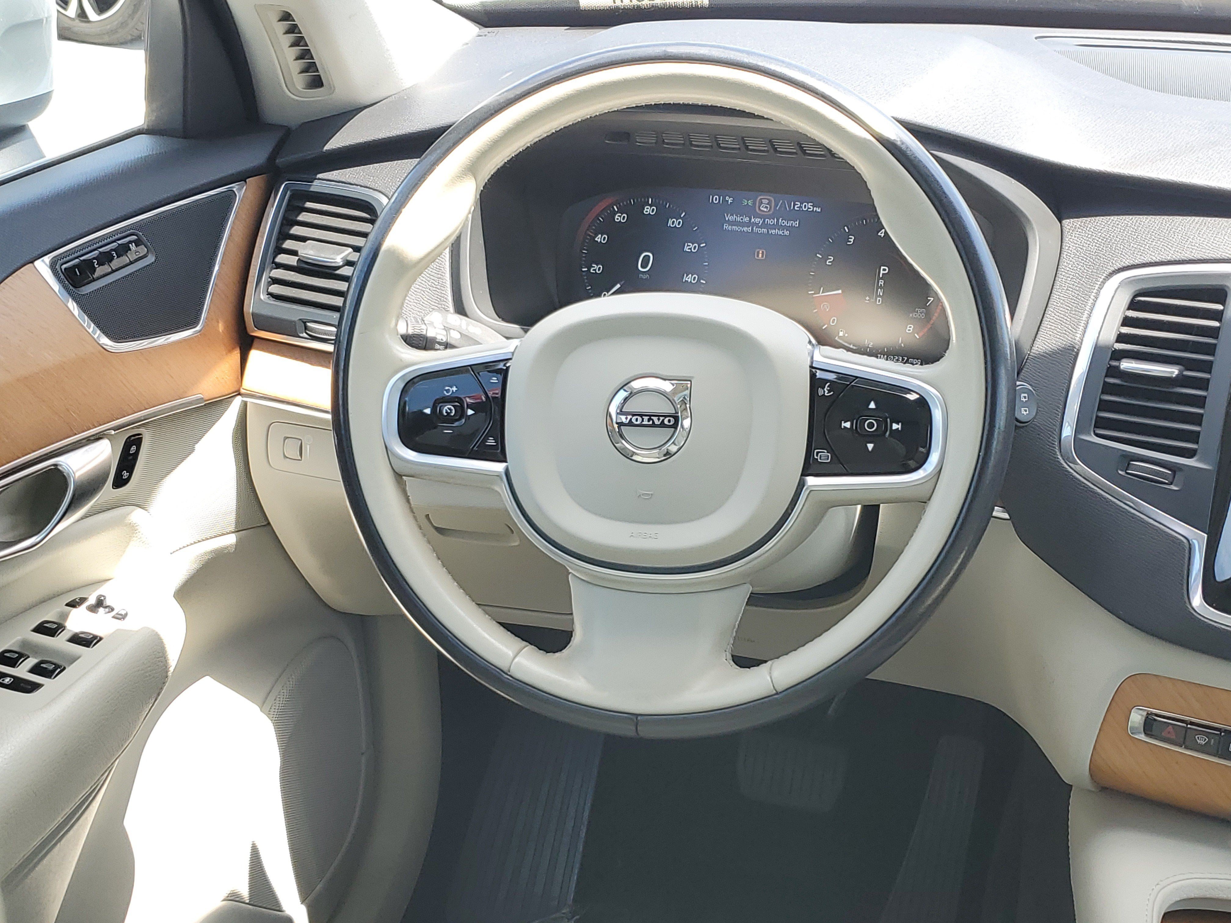 Used 2022 Bright Silver Metallic Volvo Momentum image 19