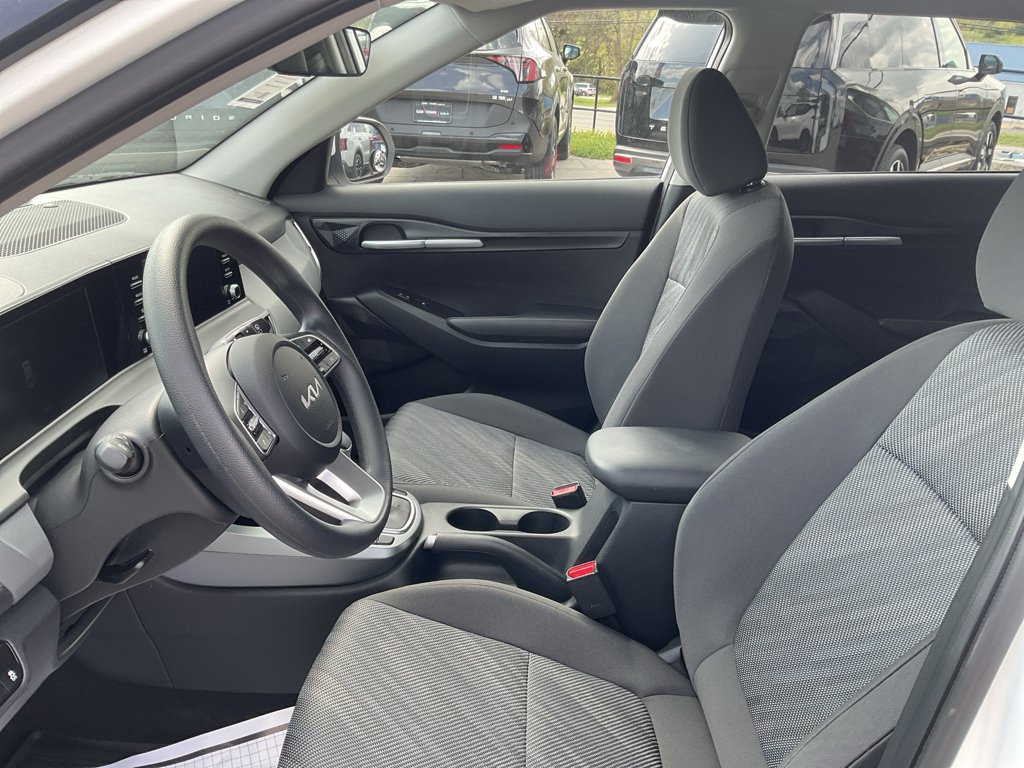 Used 2026 Snow White Pearl Kia LX image 22
