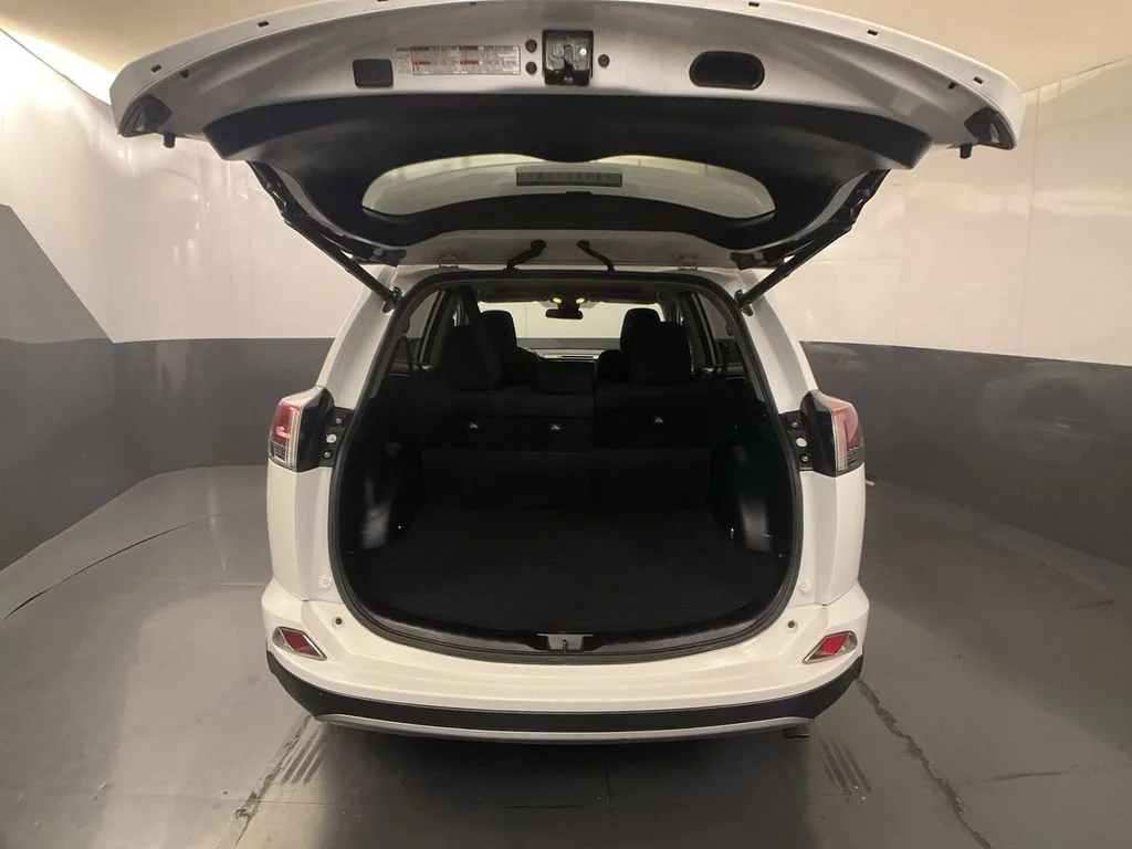 Used 2018 Super White Toyota XLE image 30