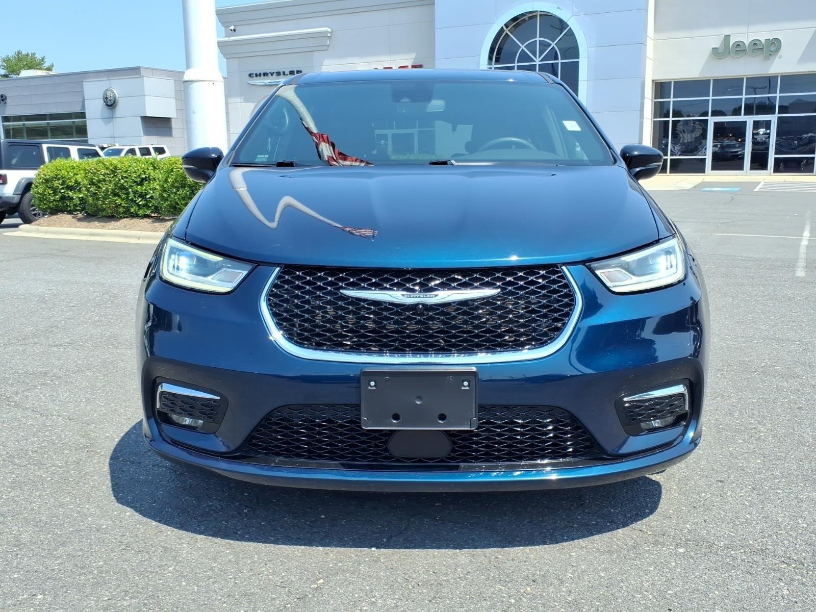 Used 2025 Fathom Blue Pearlcoat Chrysler Select image 12