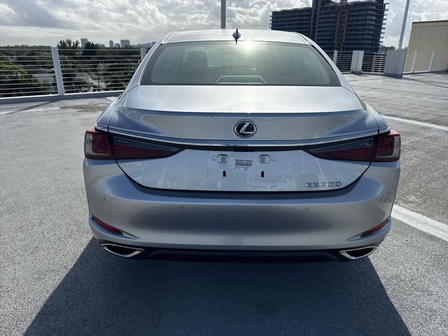 2025 Lexus ES 350 - Photo 24