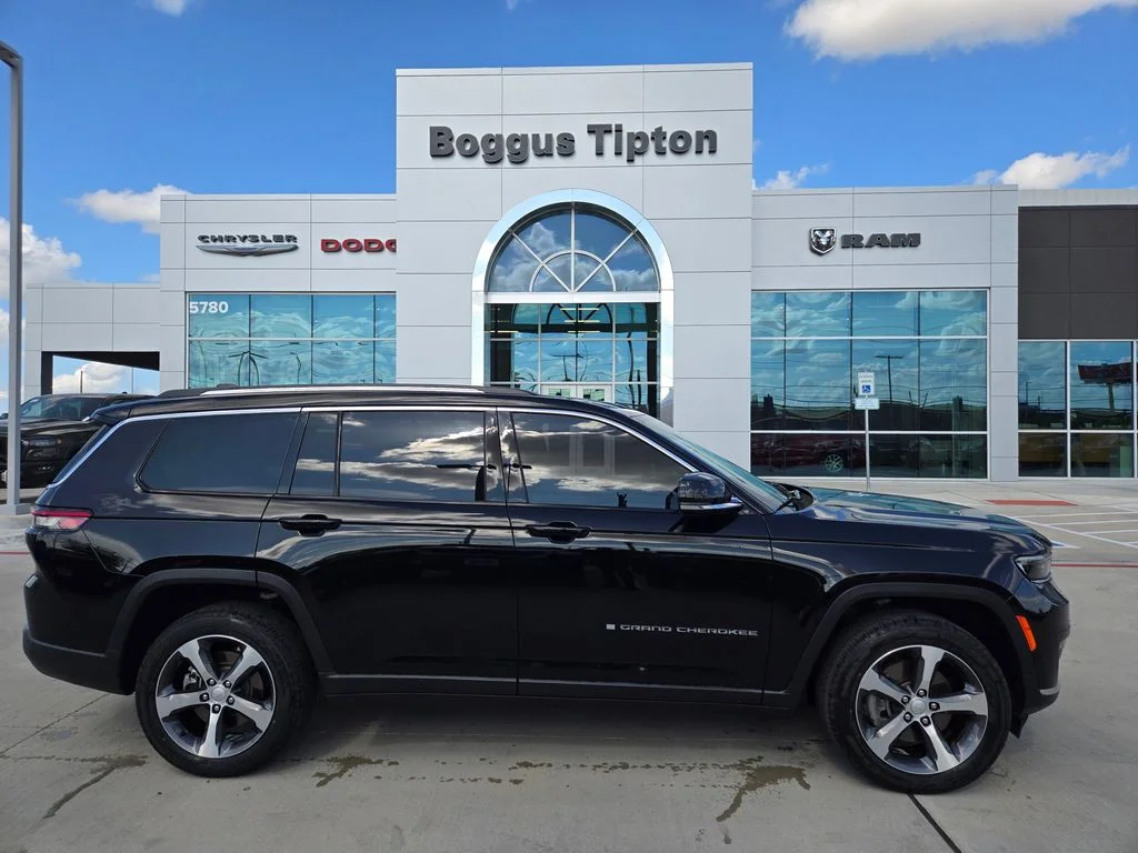 Used 2023 Black Jeep Limited image 2