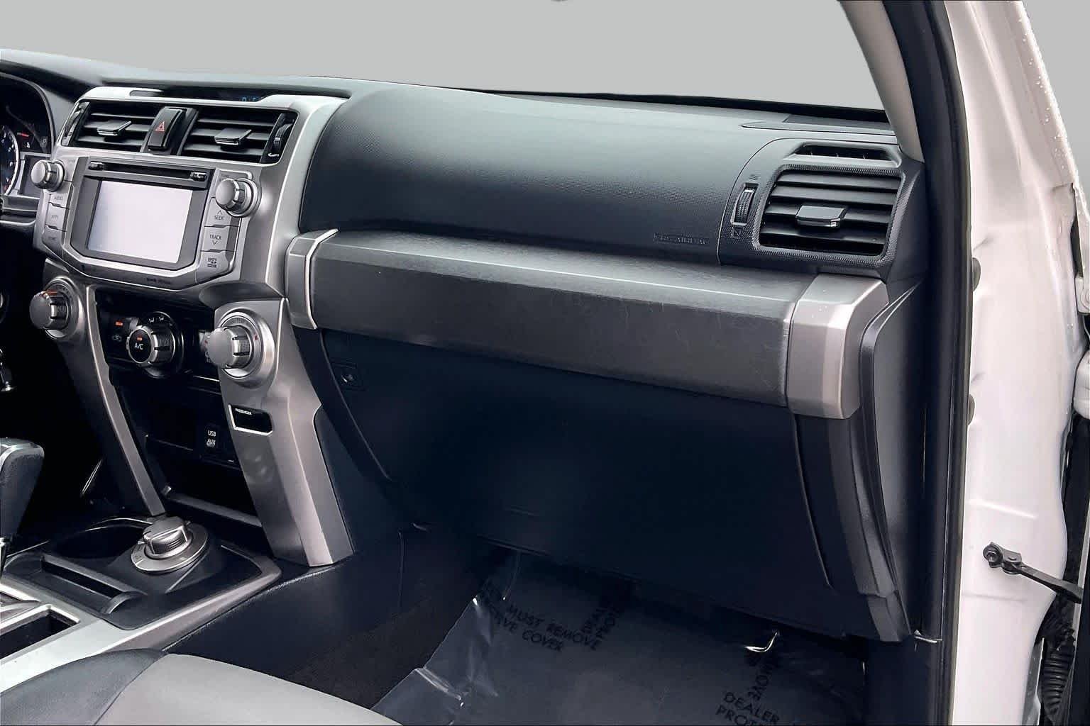 Used 2019 Super White Toyota SR5 image 17