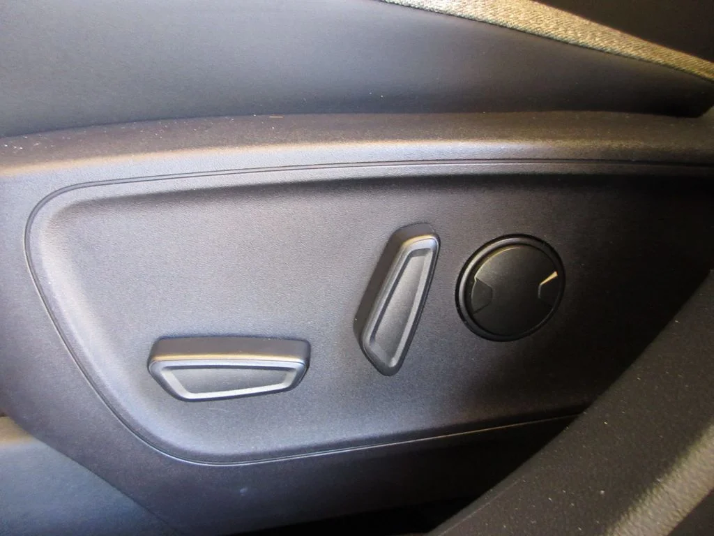Certified Used 2025 Oxford White Ford Big Bend image 12