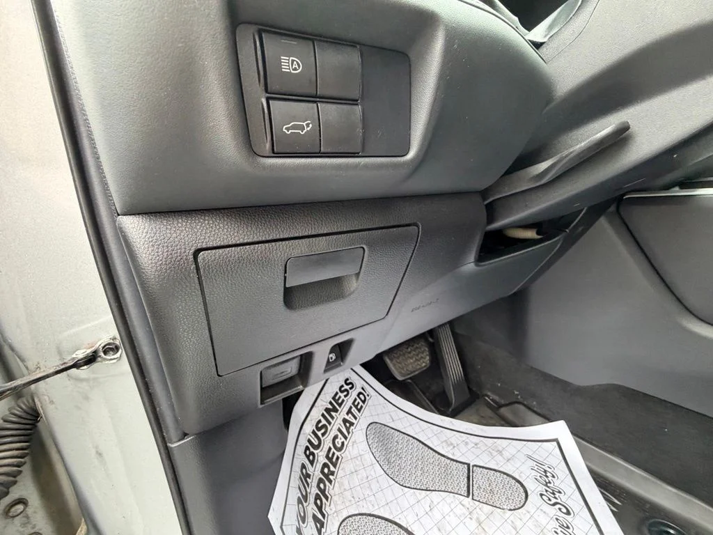 Used 2021 Silver Toyota XLE image 17