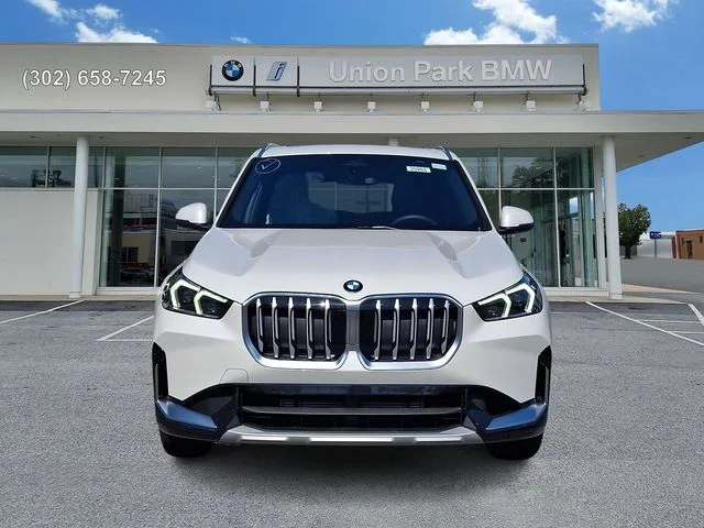 New 2026 Mineral White Metallic BMW xDrive28i image 2