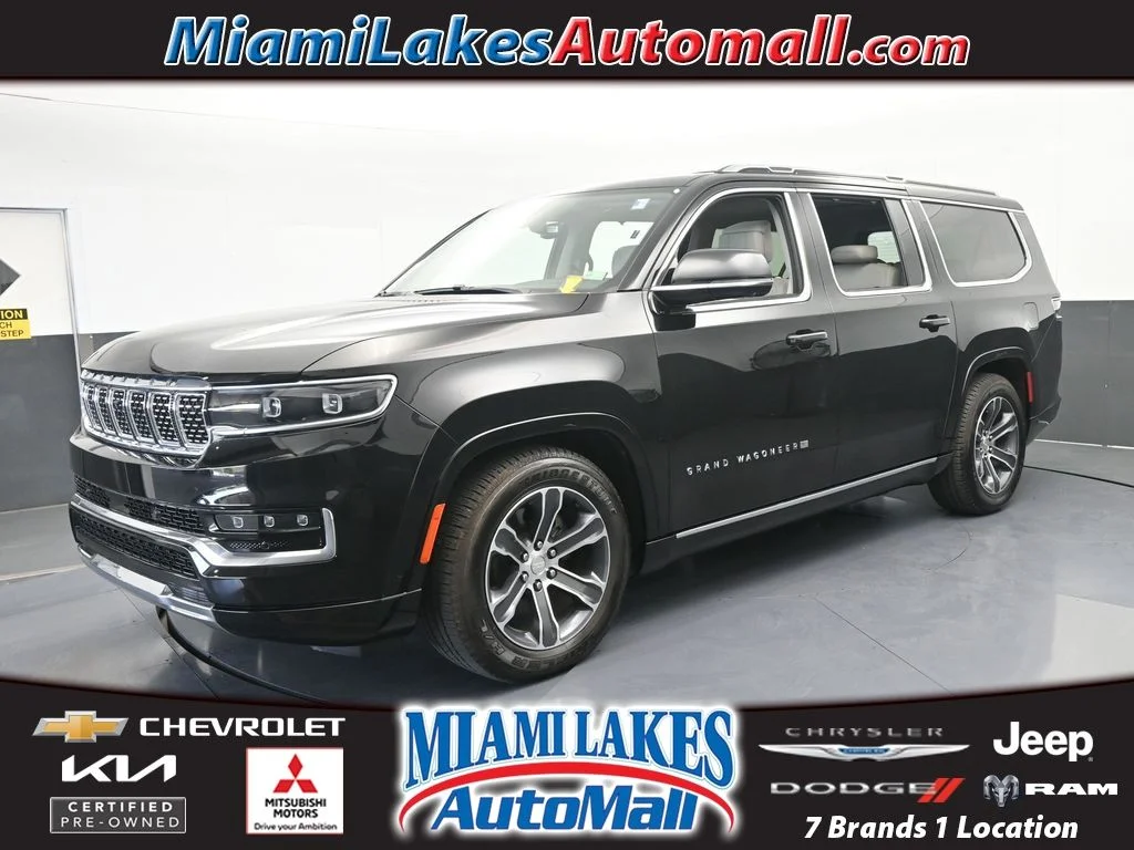 Used 2024 Diamond Black Crystal Pearlcoat Jeep Base image 1