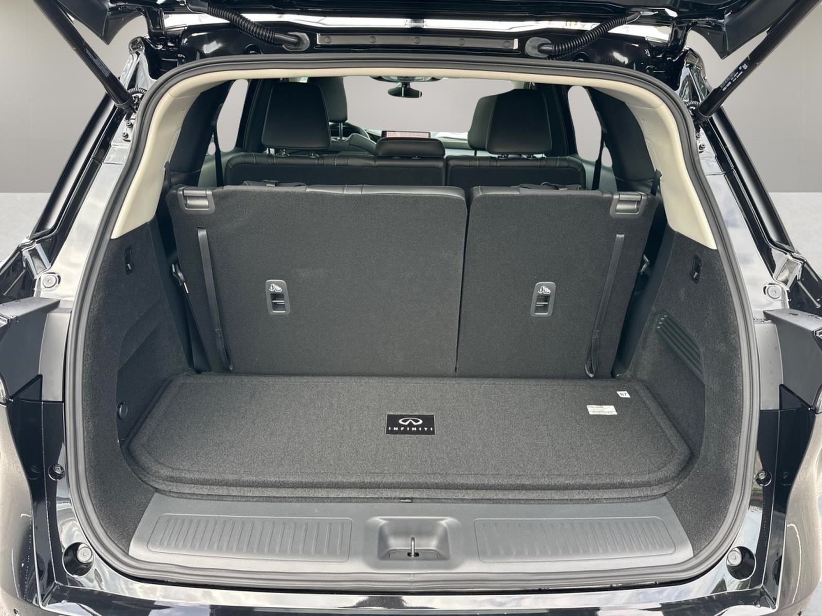 New 2027 MINERAL BLACK INFINITI Luxe FWD image 5