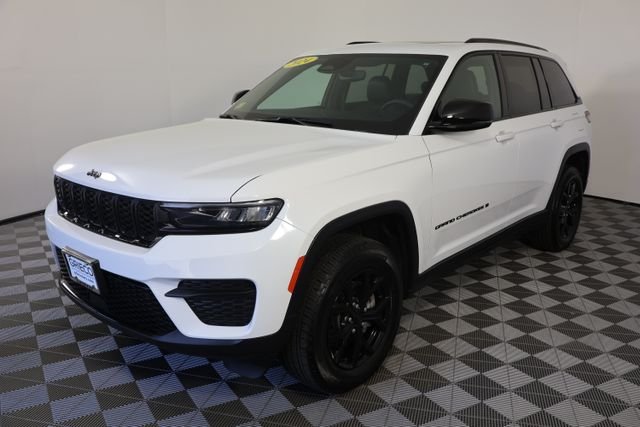 Used 2024 White Jeep Altitude X image 4