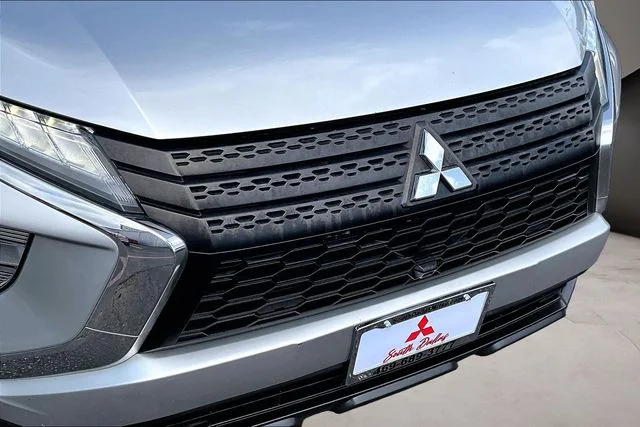 Used 2024 Silver Mitsubishi ES image 27