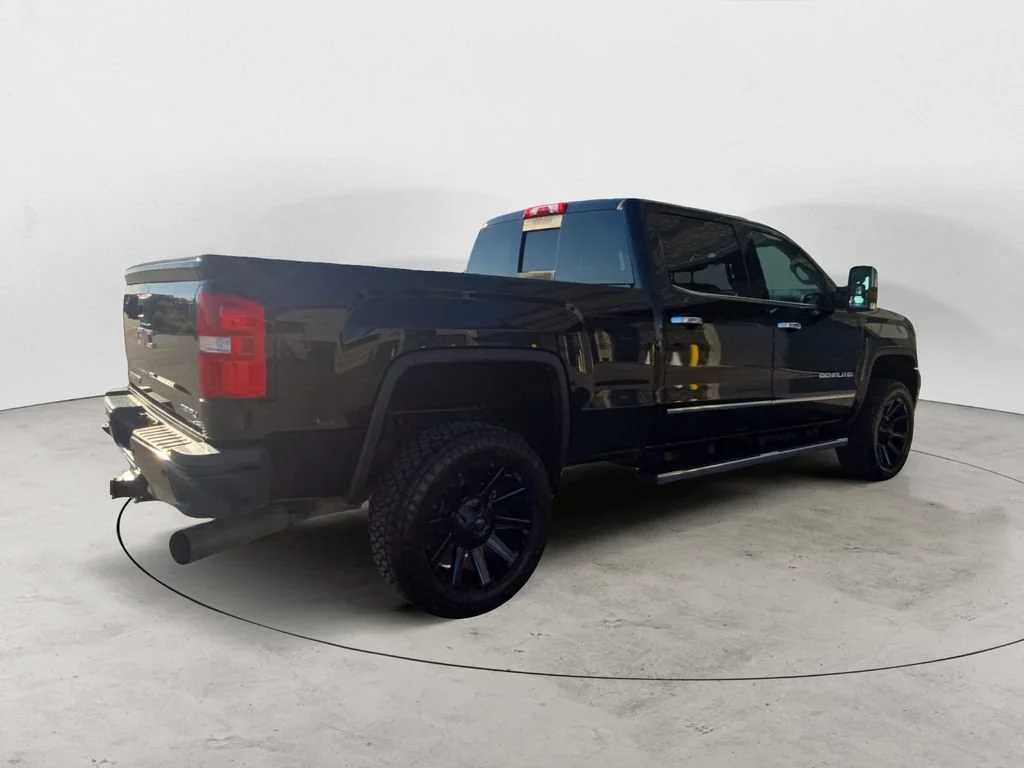 Used 2018 ONYX BLACK GMC Denali image 5