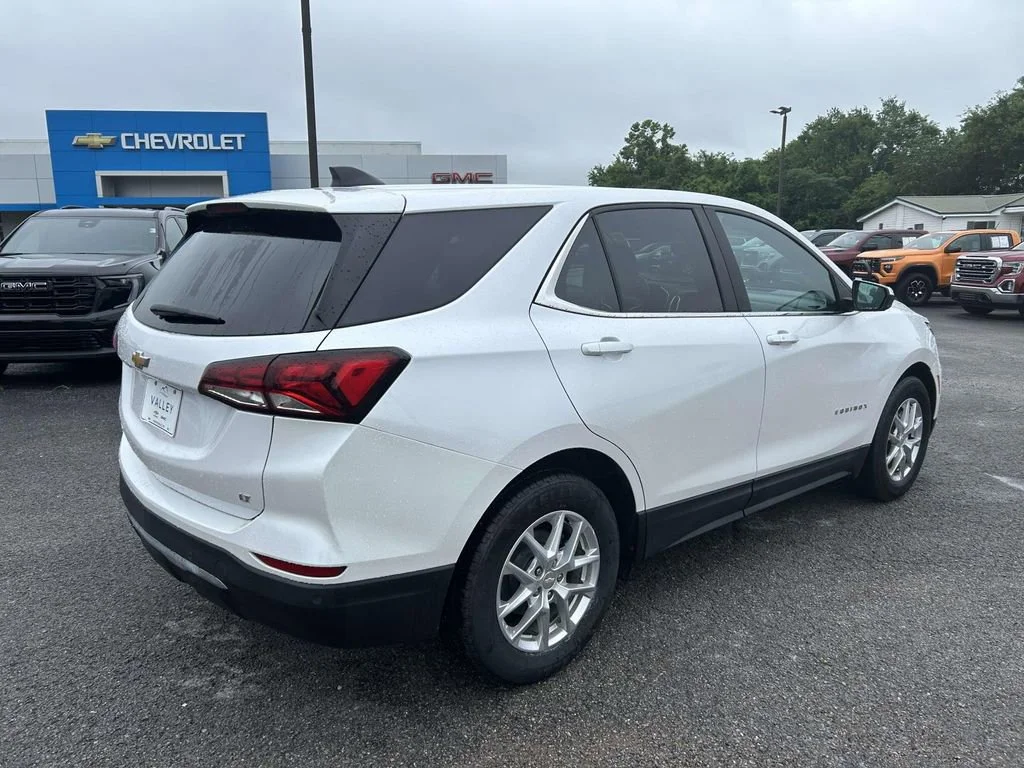 Used 2022 Iridescent Pearl Tricoat Chevrolet LT image 4