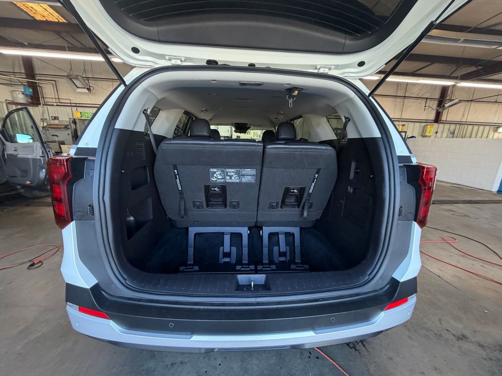 Used 2025 White Kia LXS image 25