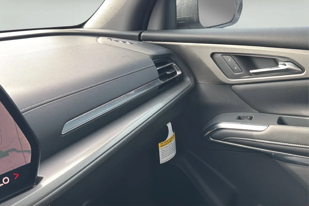 New 2027 Summit White Chevrolet LT image 29