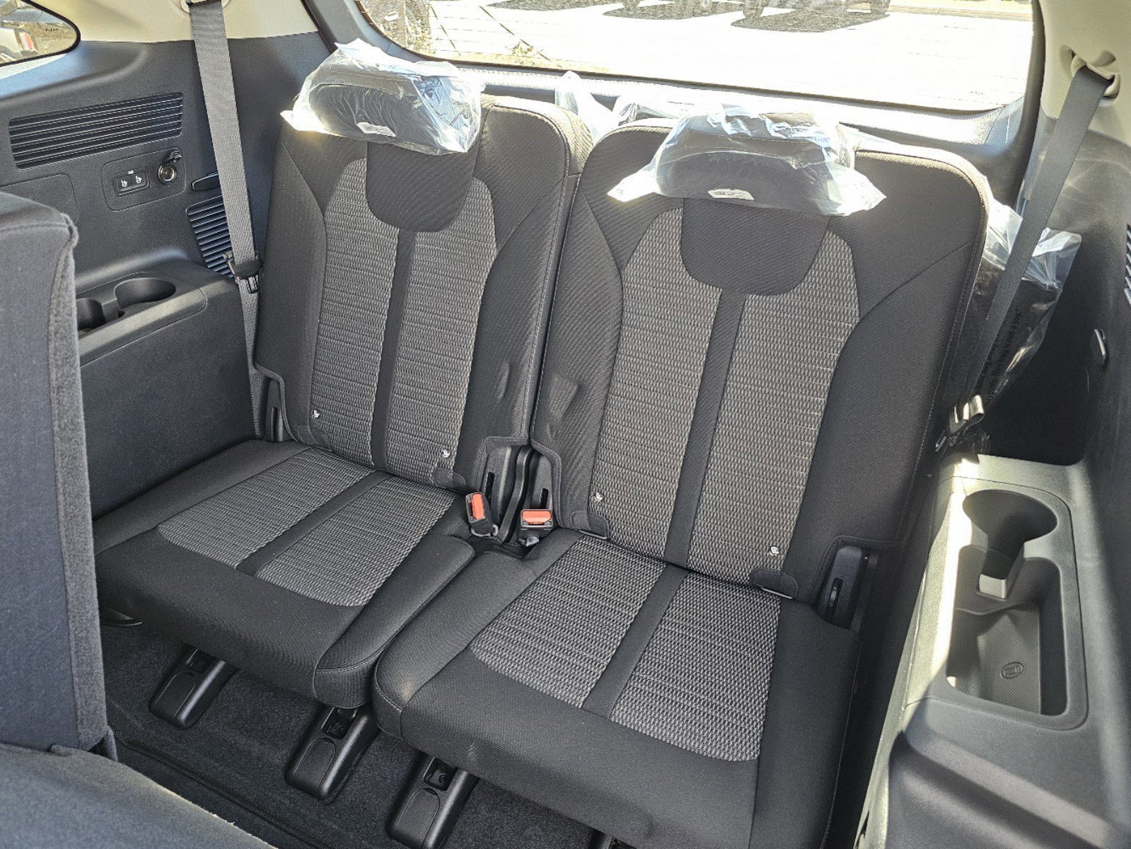 New 2025 Glacial White Pearl Kia LX image 14