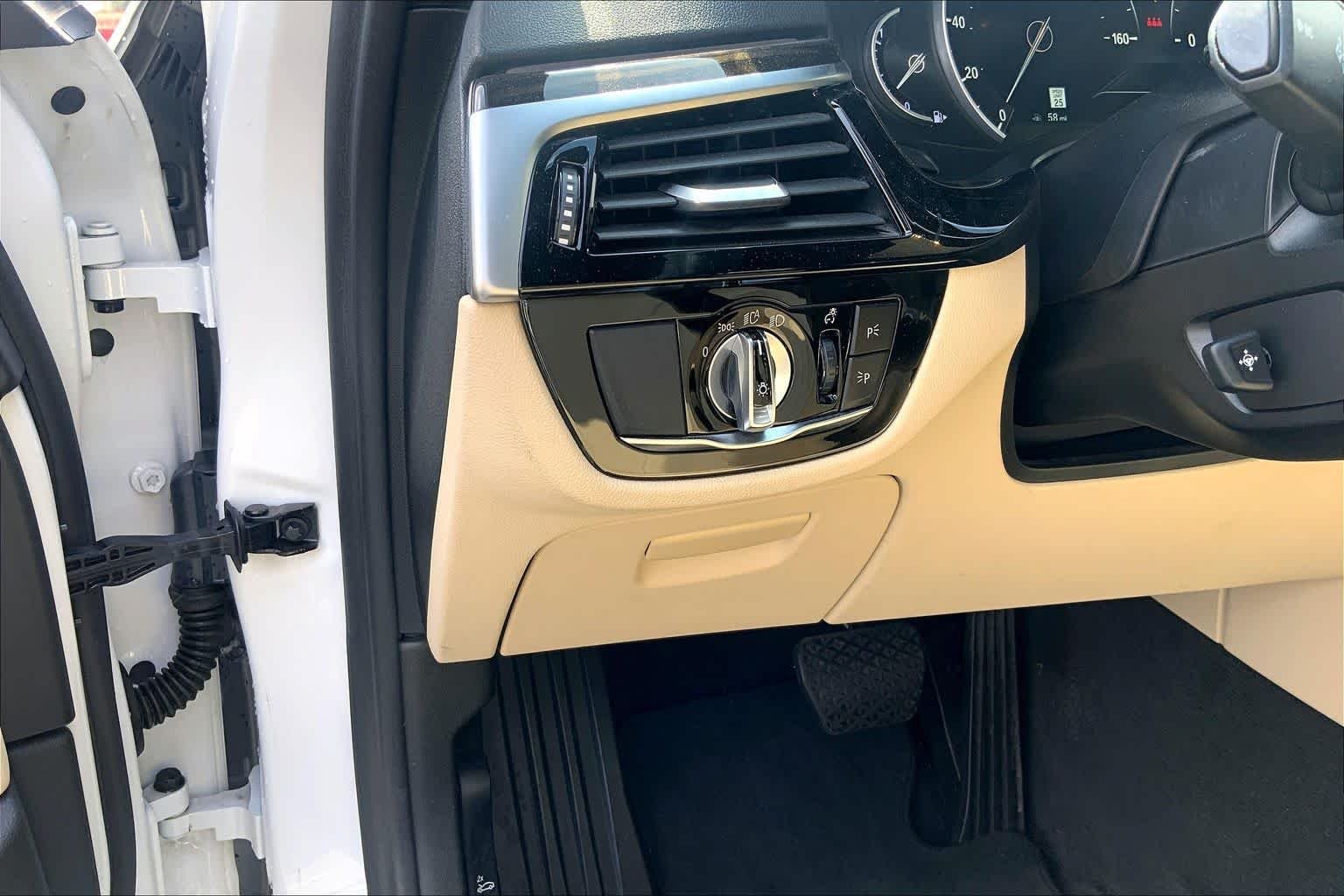 Used 2019 Mineral White Metallic BMW 530i image 33