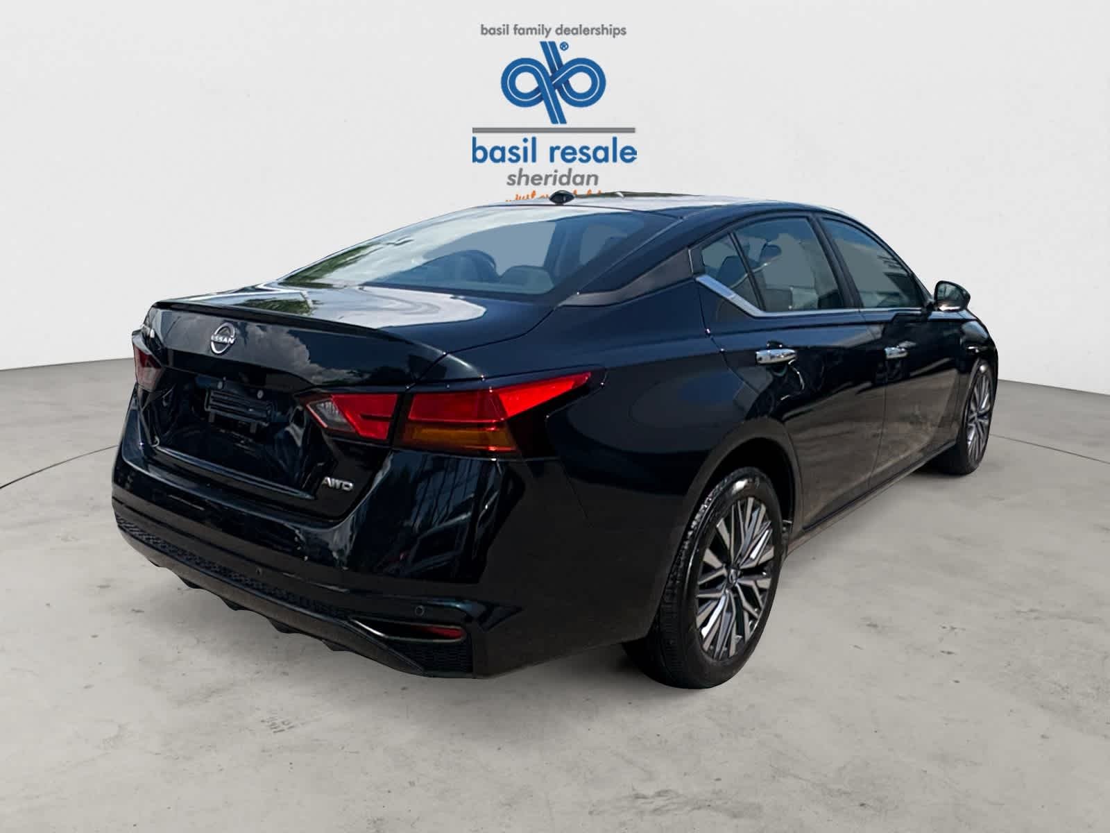 Used 2025 Super Black Nissan SV image 7