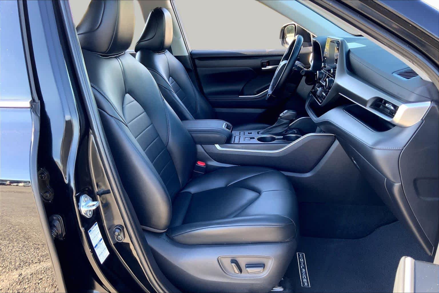 Used 2021 Midnight Black Metallic Toyota XLE image 9