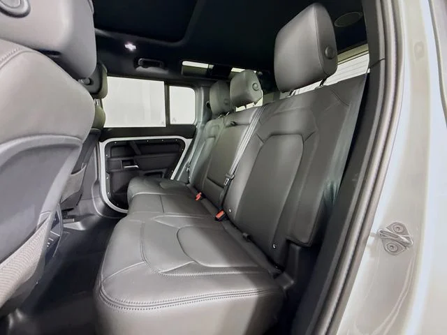 New 2026 Fuji White Land Rover X-Dynamic SE image 24