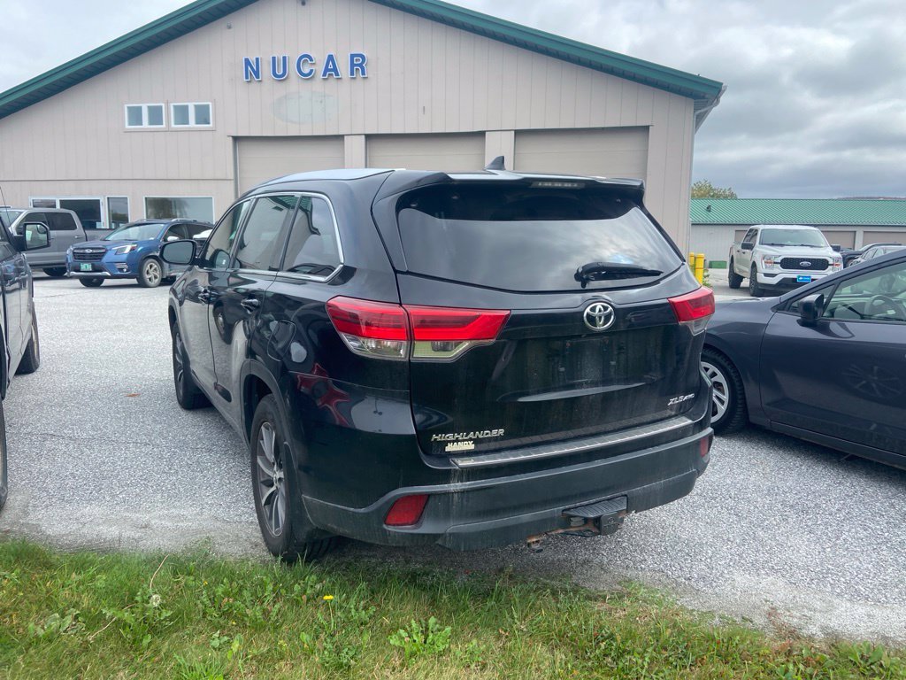 Used 2017 Midnight Black Metallic Toyota XLE image 4