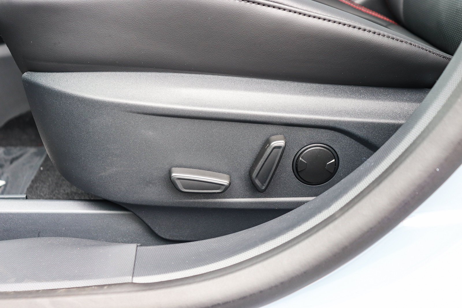 New 2026 Glacier Gray Metallic Tri-coat Ford Premium image 23