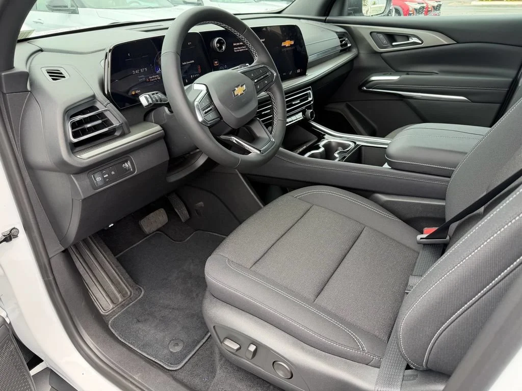 2026 Chevrolet Traverse LT - Photo 11