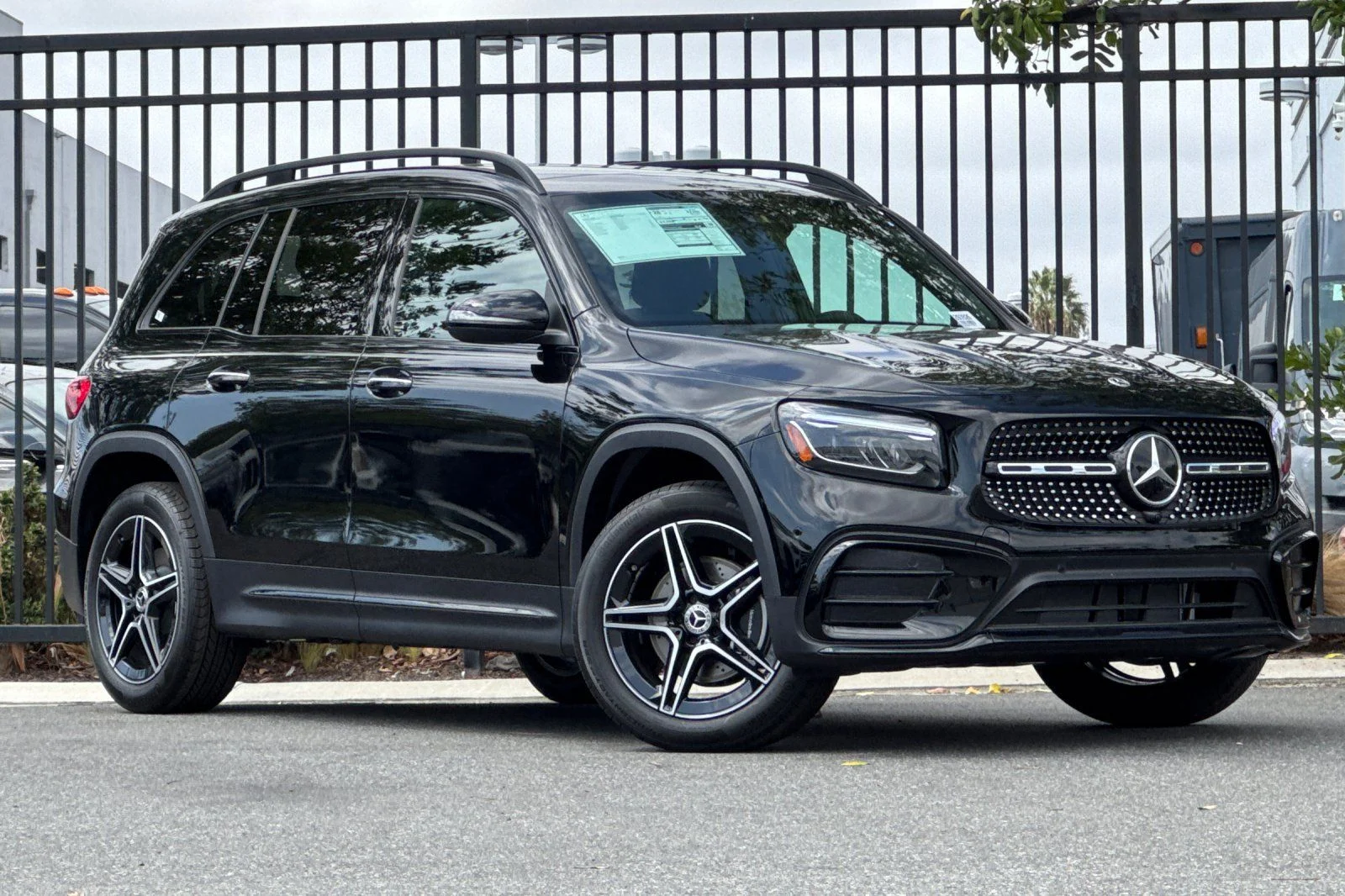 New 2026 Black Mercedes-Benz GLB 250 image 2