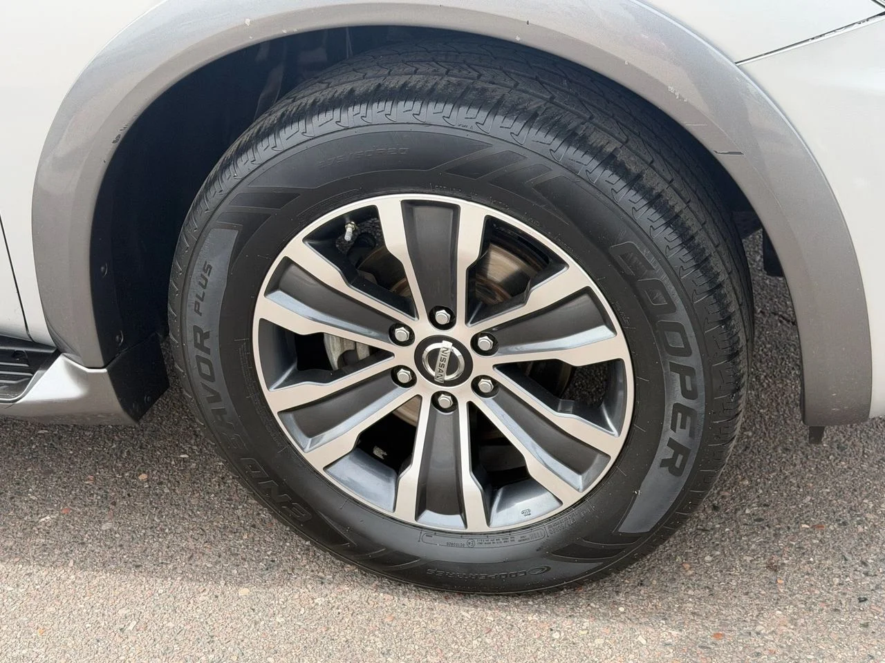 Used 2018 Brilliant Silver Nissan SL image 9