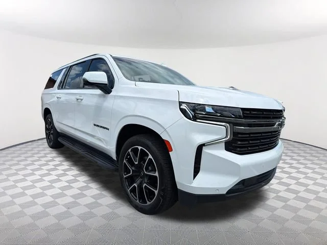 Used 2022 Summit White Chevrolet RST image 3