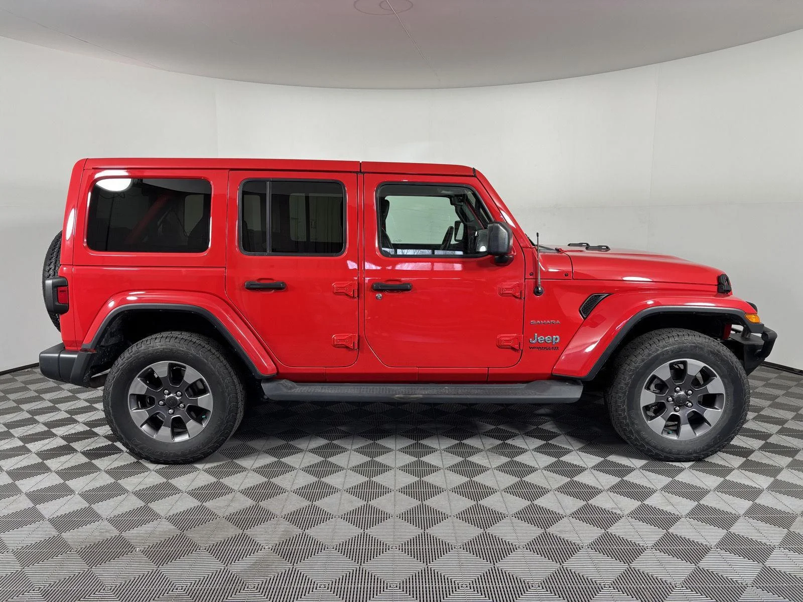 Used 2020 Firecracker Red Clearcoat Jeep Sahara image 9