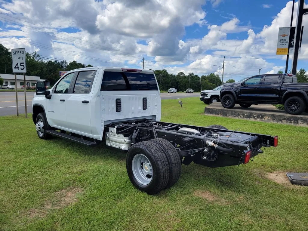 New 2026 Summit White Chevrolet Work Truck image 4