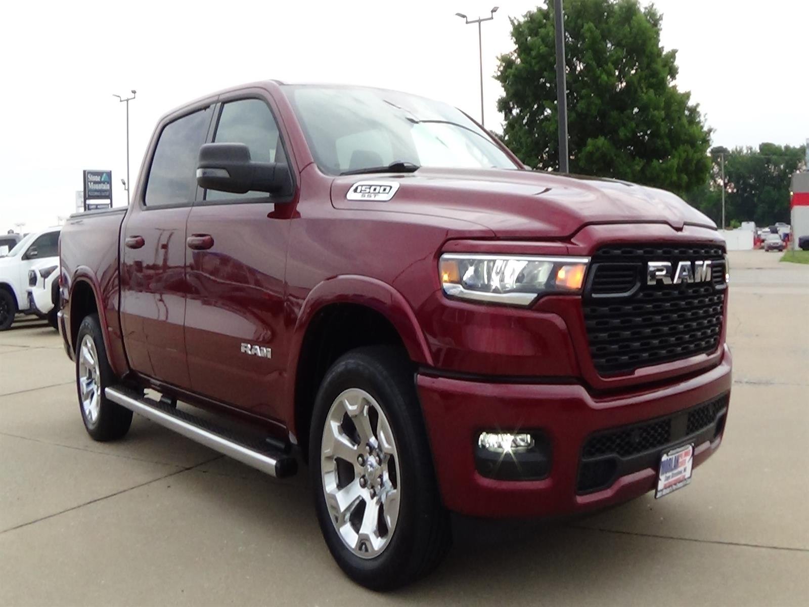 Used 2025 Delmonico Red Pearl Coat (prv) RAM Big Horn image 4