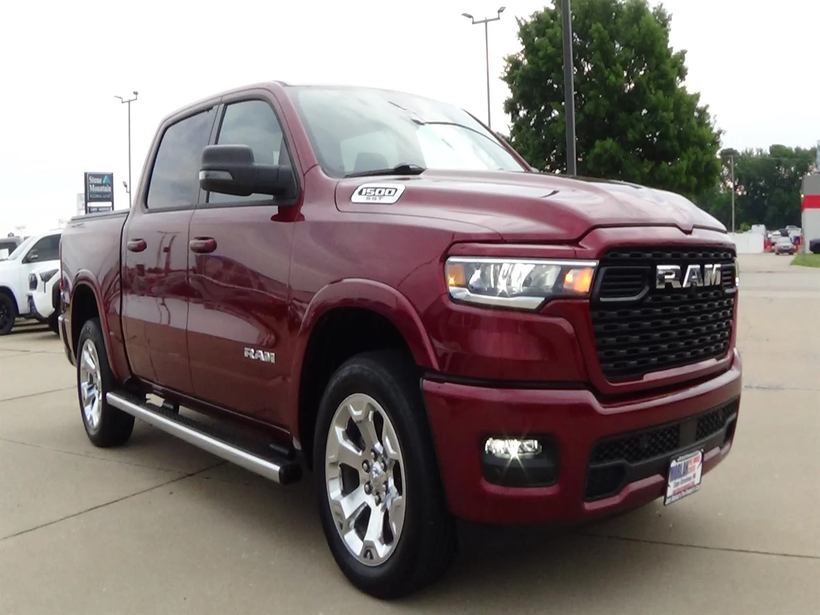 Certified Used 2025 Delmonico Red Pearl Coat (prv) RAM Big Horn image 4