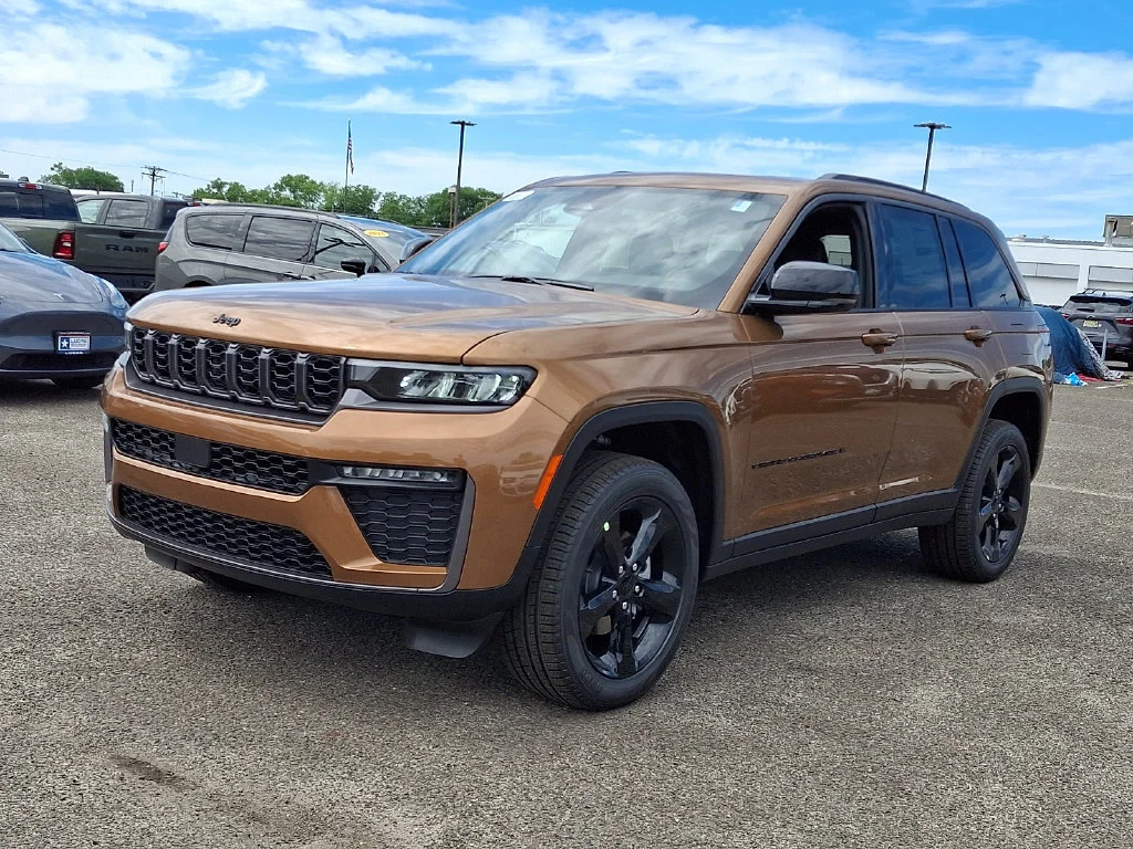 New 2026 Copper Shino Metallic Clear-Coat Exterior Paint Jeep Limited image 4