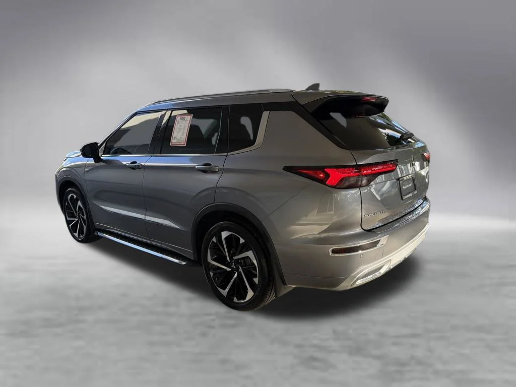 Used 2022 Silver Mitsubishi SEL image 4
