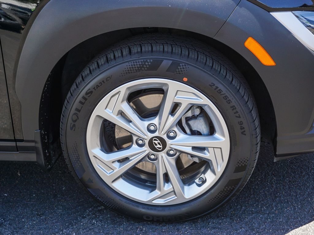 Used 2023 Black Hyundai SEL image 10