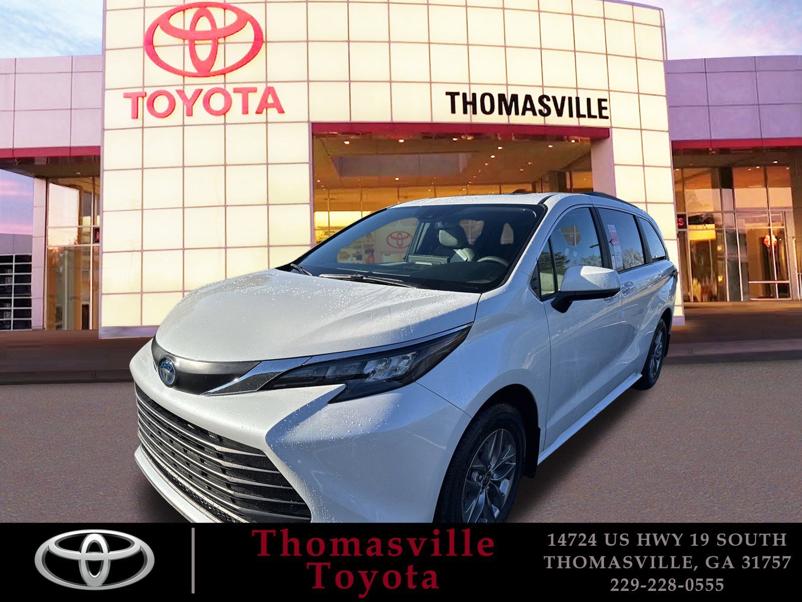 2025 Toyota Sienna XLE 7-Passenger Hybrid FWD's photo