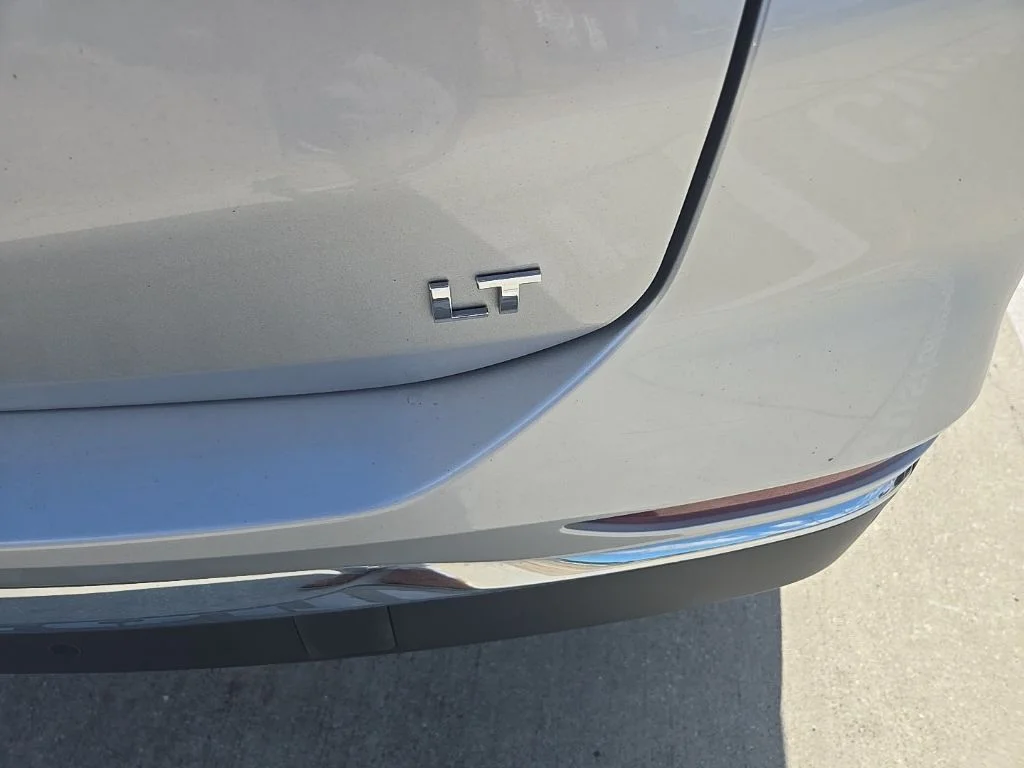 Used 2021 Silver Chevrolet LT image 6