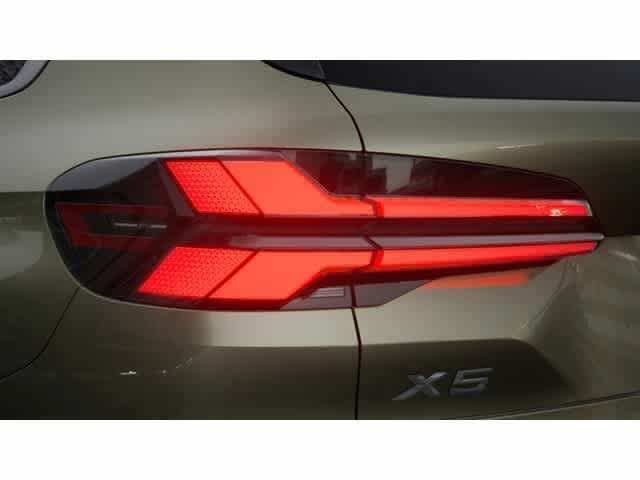 New 2026 Manhattan Green Metallic BMW sDrive40i image 8