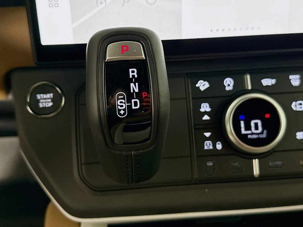 New 2026 Carpathian Grey Land Rover X-Dynamic SE image 16