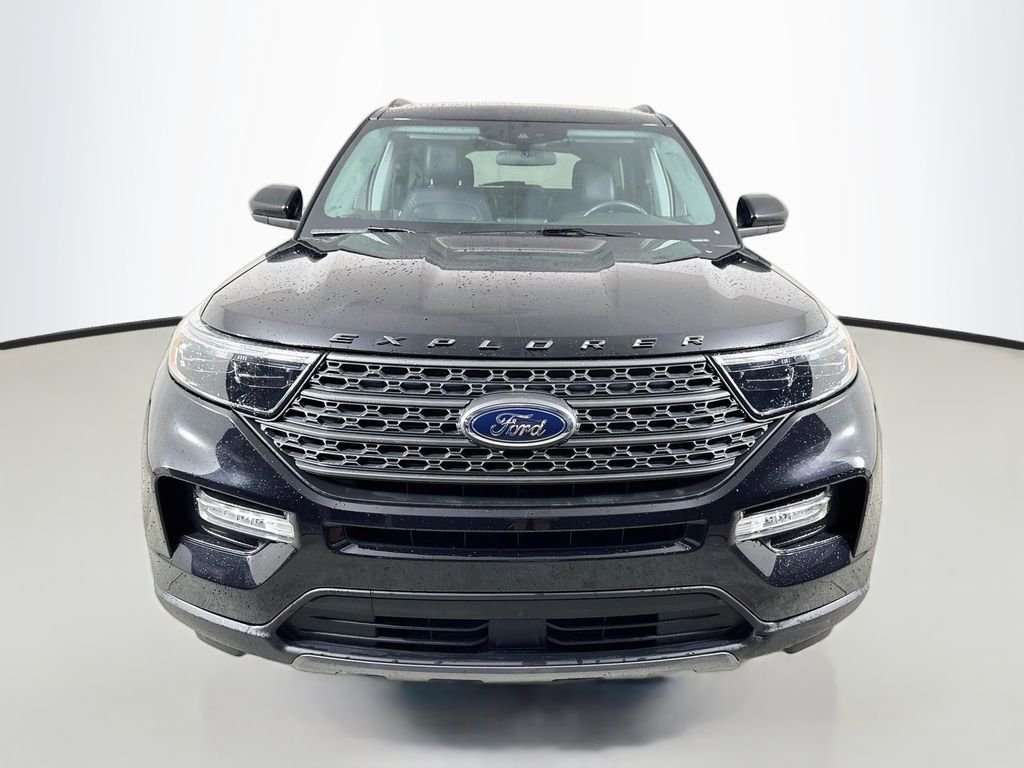 Used 2023 Agate Black Metallic Ford XLT image 2