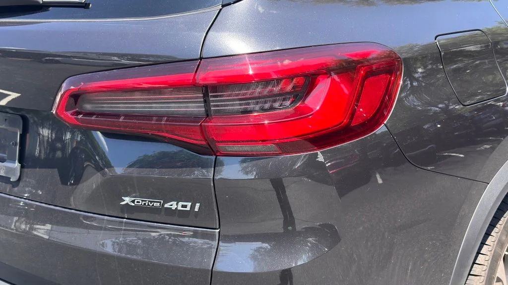 Used 2022 Dark Graphite Metallic BMW xDrive40i image 10