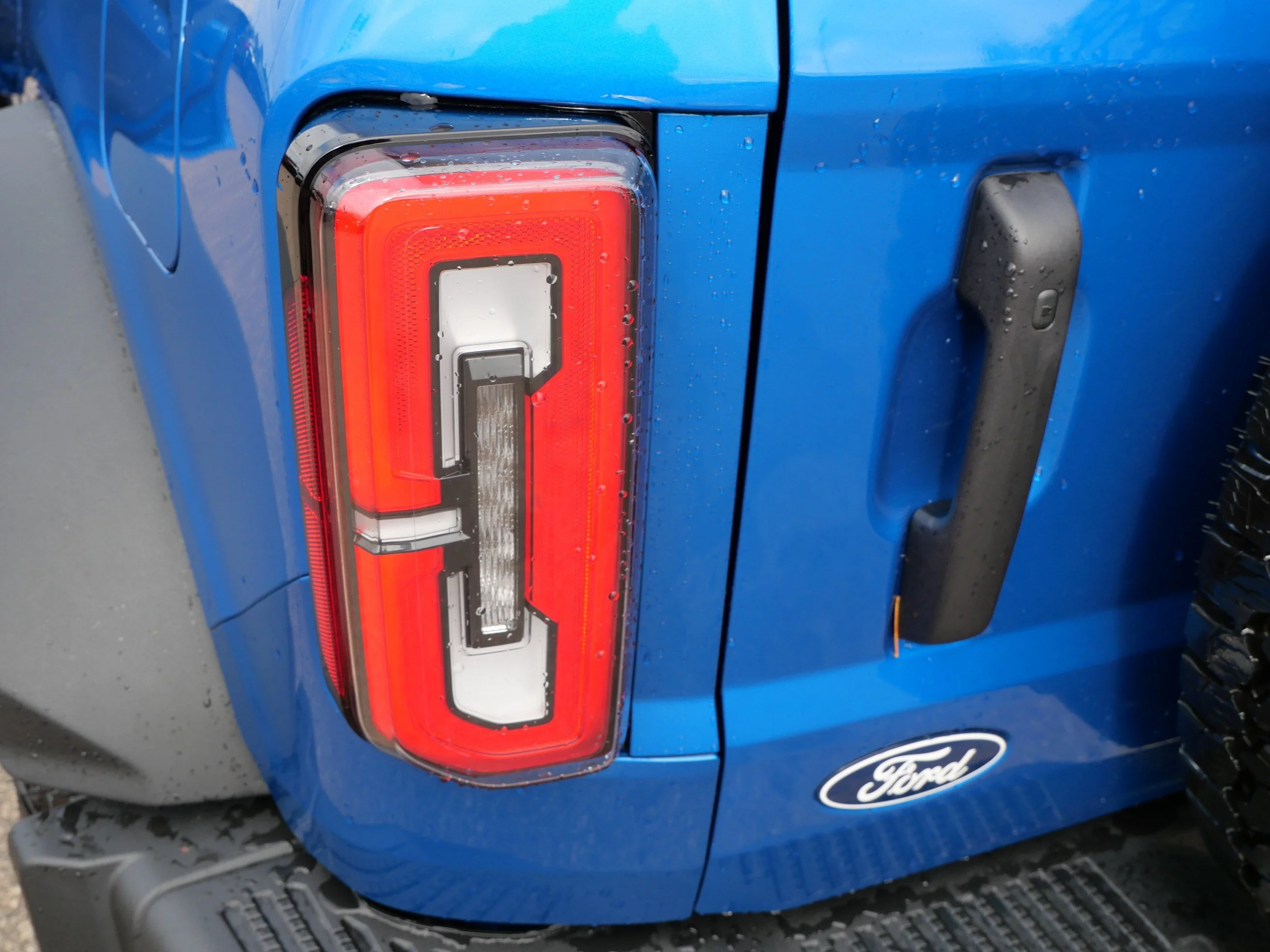 New 2026 Velocity Blue Metallic Ford Badlands image 17