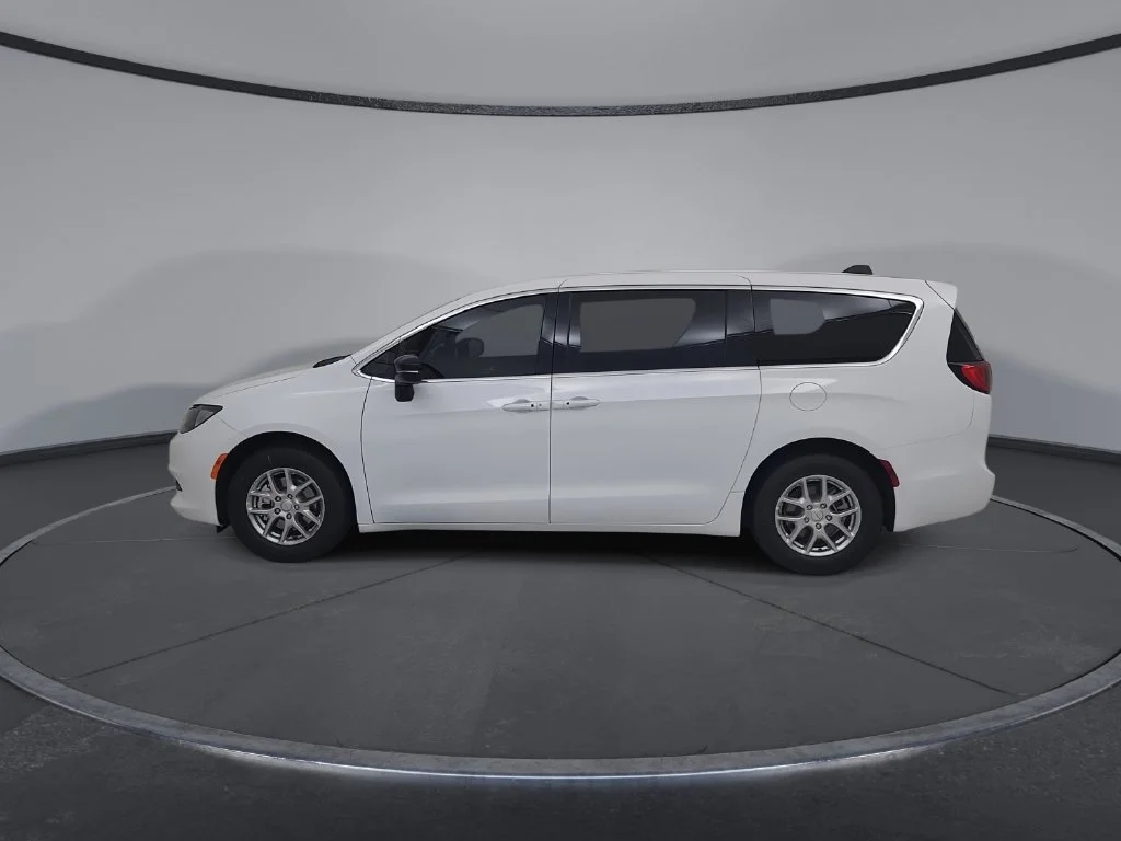 New 2027 Bright White Clear-Coat Paint Chrysler LX image 9
