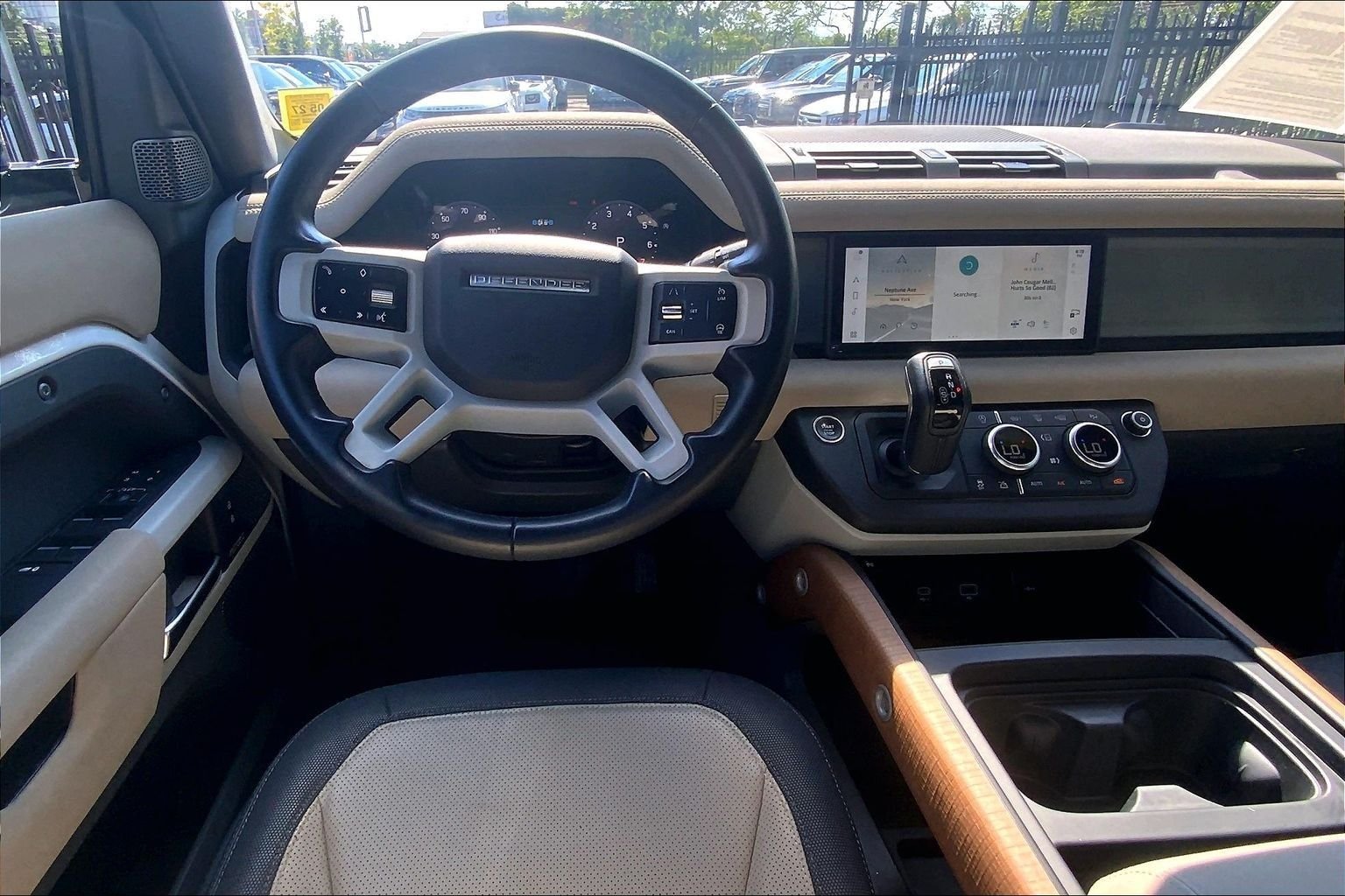 Used 2023 Fuji White Land Rover X-Dynamic SE image 5