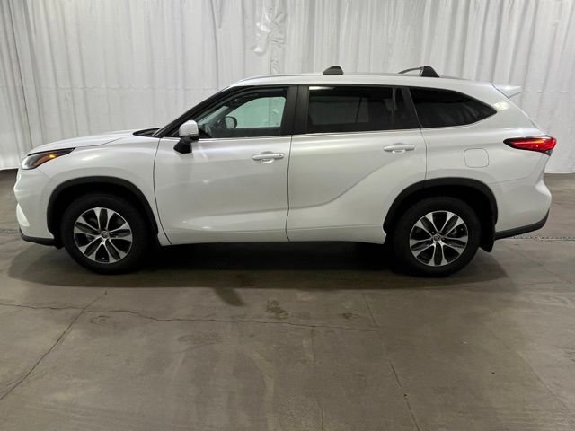 Used 2023 Beige Toyota XLE image 6