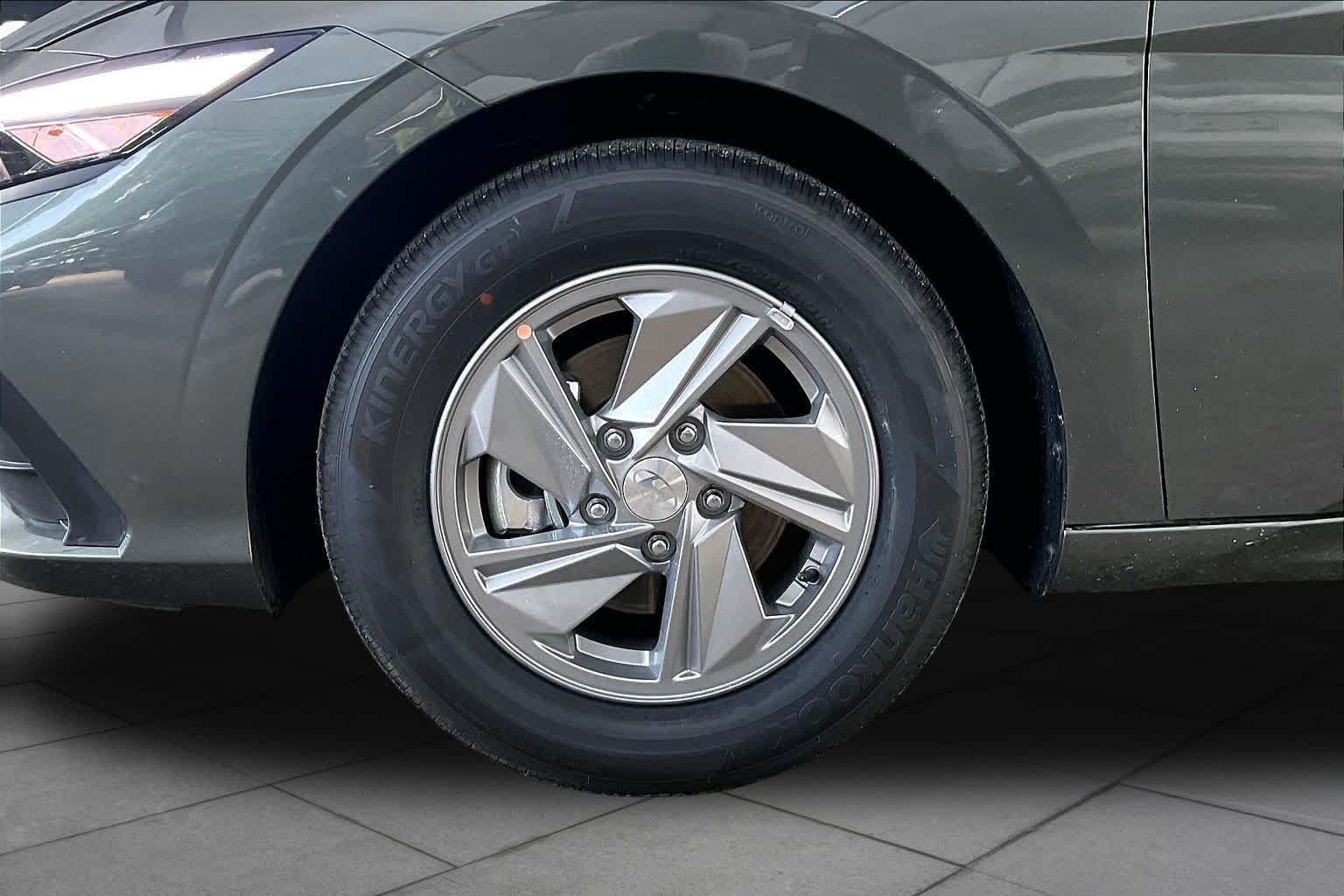 Used 2026 Amazon Gray Hyundai SE image 11