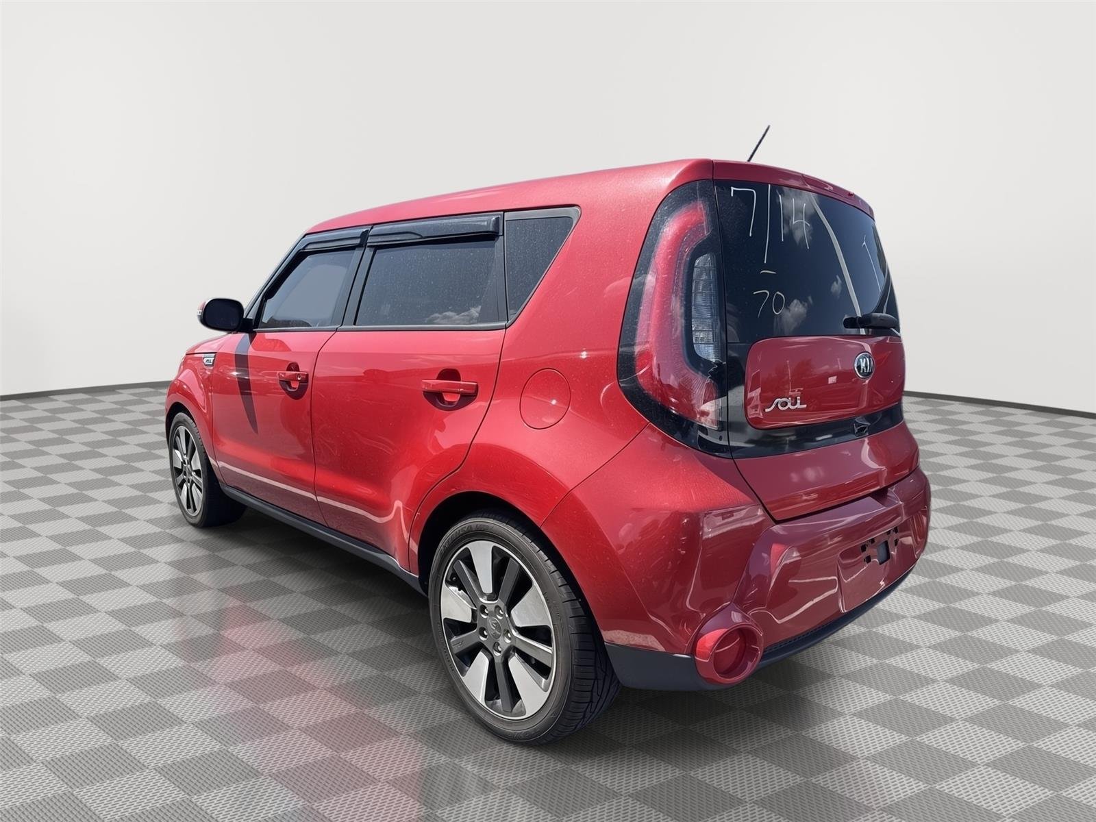 Used 2015 Inferno Red Kia ! image 5